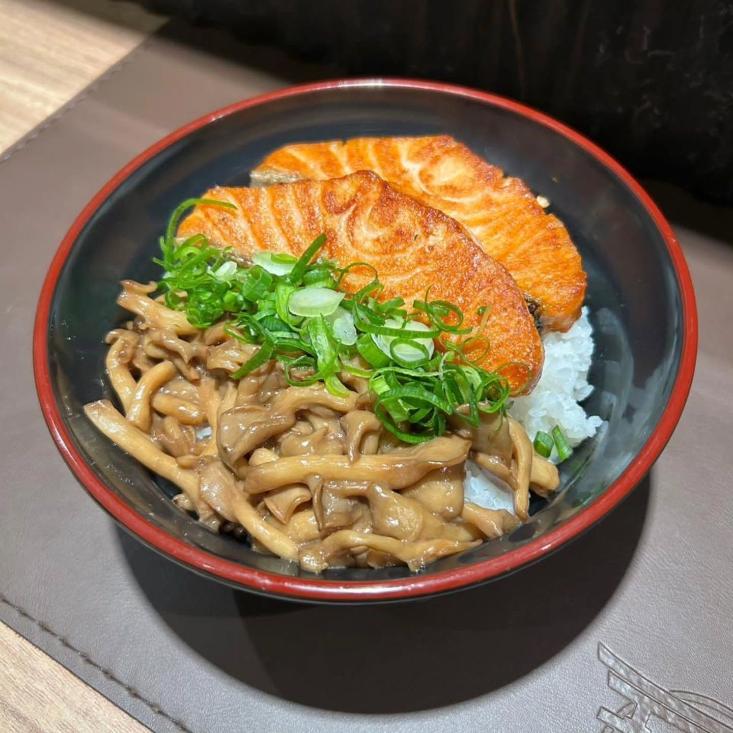 Golden Gai Izakaya e Sushi Bar
